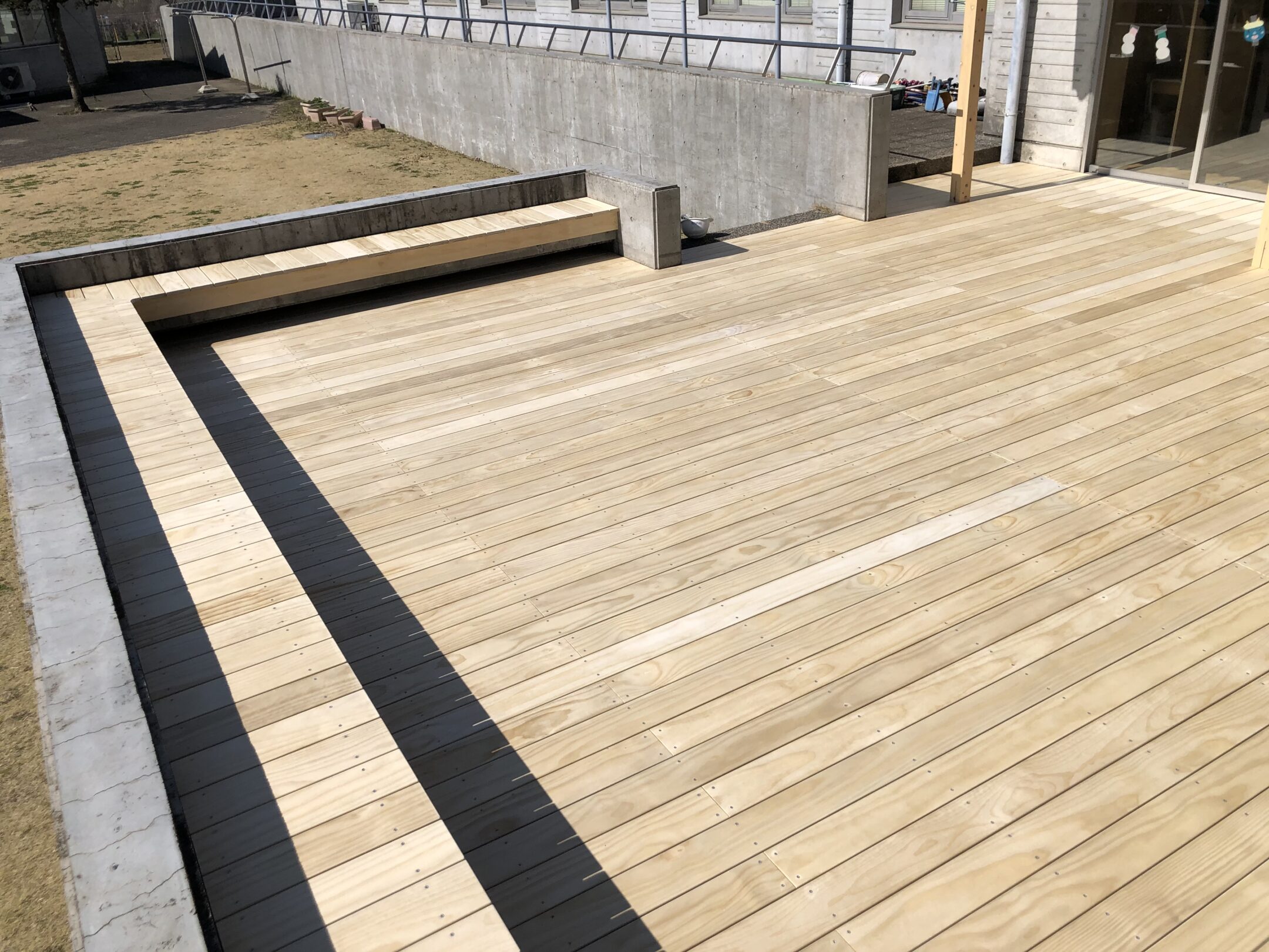 某県施設　アコヤデッキ材